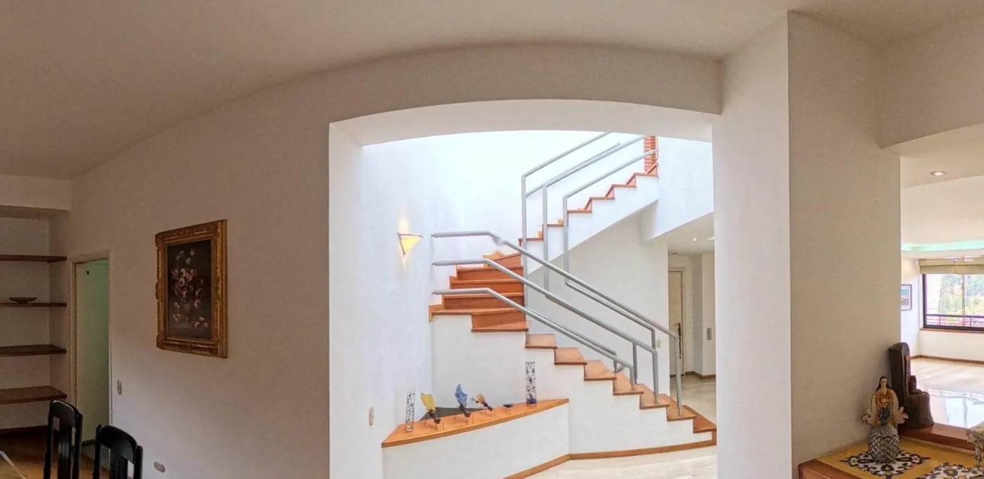 Escalera interior del penthouse Avilalto